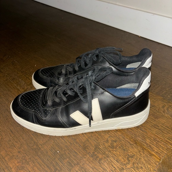 Veja Men’s V-10 Leather Black White Sole Trainers - Picture 3 of 7